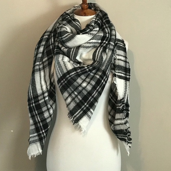 ONE LEFT! Gray tartan oversized blanket scarf - Picture 2 of 5